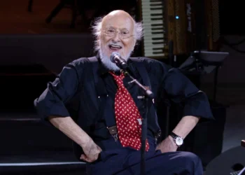 Πέθανε ο Διονύσης Σαββόπουλος: Πένθος για τον σπουδαίο τραγουδοποιό που καθόρισε γενιές