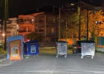 Αριδαία: Επικίνδυνο αστείο με κάδους απορριμμάτων στο δρόμο μεταξύ 2ου και 3ου Δημοτικού Σχολείου