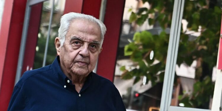 Πέθανε ο πρώην υπουργός του ΣΥΡΙΖΑ Αλέκος Φλαμπουράρης σε ηλικία 87 ετών