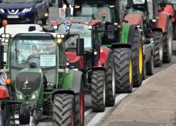 «Θα κάνουμε Χριστούγεννα στους δρόμους»: Οι αγρότες ετοιμάζουν τα μπλόκα τους