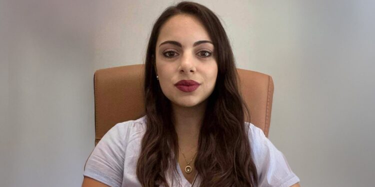 Η παρουσία της Ολυμπίας Χουρσόγλου στο Συνέδριο της ΝΔ και το αποτύπωμα μιας νέας γενιάς στην Αλμωπία