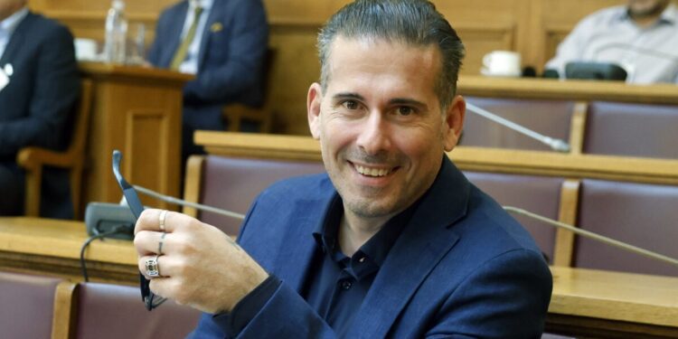 Δεν μας τα λέει καλά ο Διαμαντής – Για τις «μύγες» και το «γάλα»