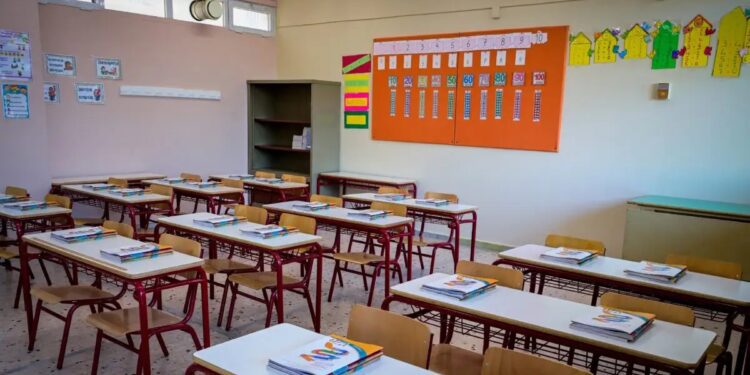 «Είναι ένας μελλοντικός βιαστής» φώναζε η δασκάλα για τον 6χρονο μαθητή που την ακούμπησε