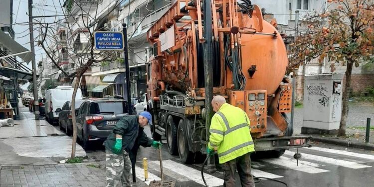 Εντατικός καθαρισμός των φρεατίων απορροής ομβρίων στον Δήμο Πέλλας