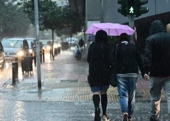 Έρχεται νέα κακοκαιρία τις επόμενες ώρες: Φέρνει ακόμη και χιόνια αλλά και χειμωνιάτικο κρύο