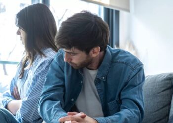 Χωρισμός: 5 βήματα για να σταθείτε ξανά στα πόδια σας – Πόσο διαρκεί η περίοδος «ανάρρωσης»