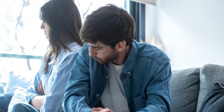 Χωρισμός: 5 βήματα για να σταθείτε ξανά στα πόδια σας – Πόσο διαρκεί η περίοδος «ανάρρωσης»