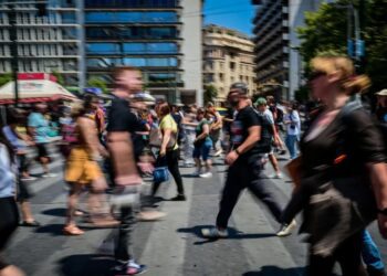 Έρχονται αυξήσεις σε μισθούς και συντάξεις και πάνω από 140.000 προσλήψεις