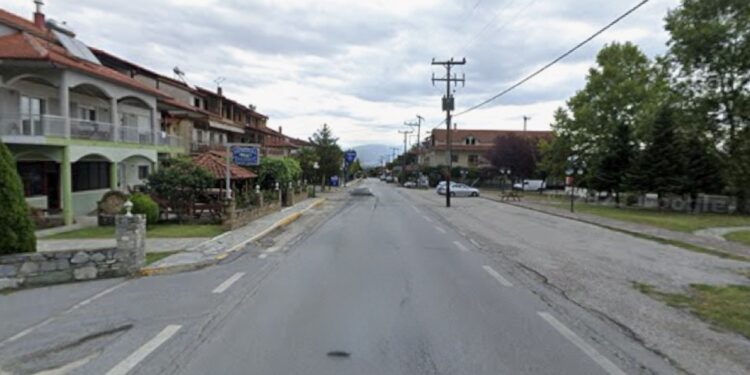 Επικίνδυνος ο κεντρικός δρόμος στο Λουτράκι Αλμωπίας – Κίνδυνος για κατοίκους και επισκέπτες