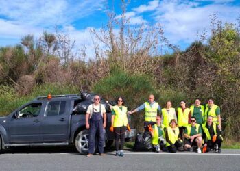 ΑΠΙΣΤΕΥΤΟ! Δείτε πόσα σκουπίδια μάζεψαν από τον κεντρικό δρόμο Ξιφιανής – Αριδαίας