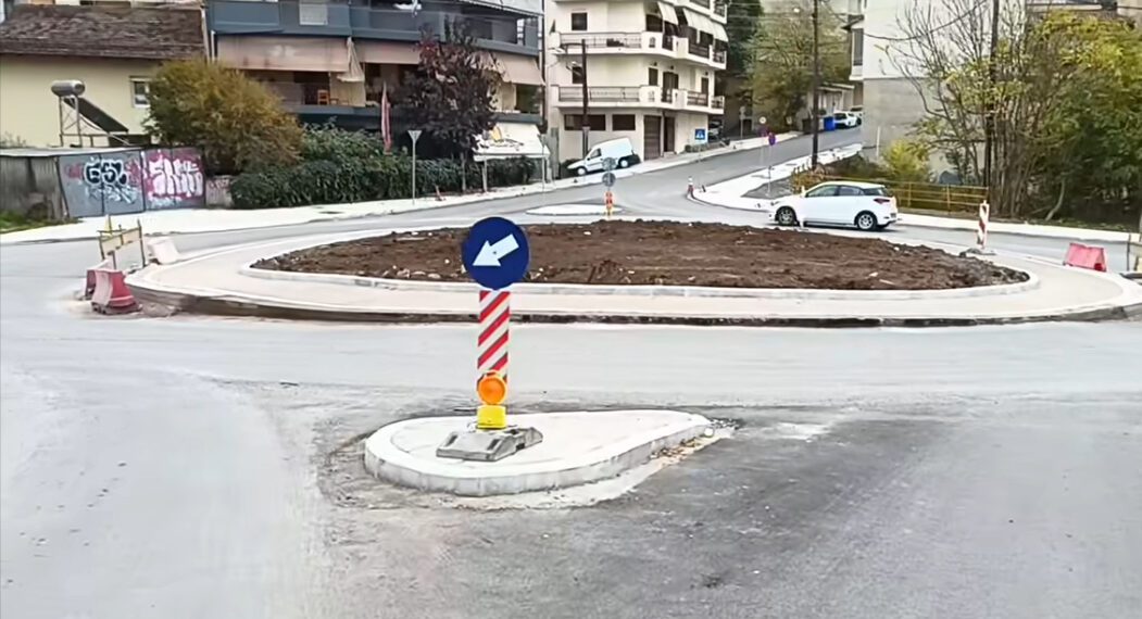 Προσοχή απαιτείται στον νέο κυκλικό κόμβο στα Γιαννιτσά – Προσωρινή πινακίδα προκαλεί σύγχυση