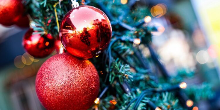 Το εορταστικό ωράριο των καταστημάτων της Σκύδρας – Ποιες Κυριακές θα είναι ανοιχτά τα μαγαζιά