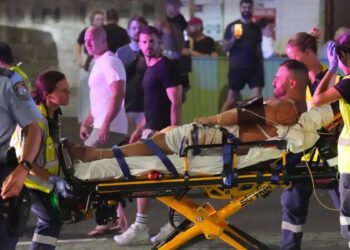 Σίδνεϊ: Αιματοκύλισμα σε παραλία κατά τη διάρκεια εβραϊκής γιορτής – 12 οι νεκροί από πυρά ενόπλων, βρέθηκε και βαν με εκρηκτικά