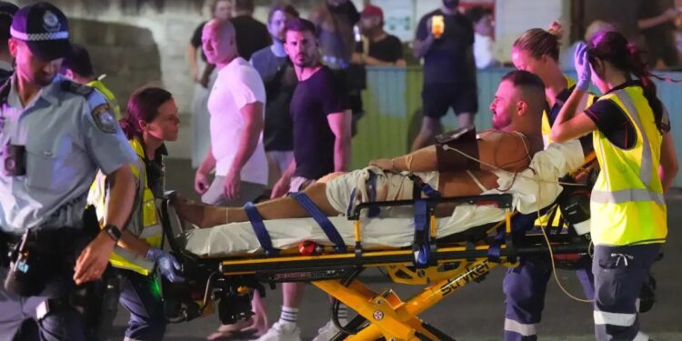 Σίδνεϊ: Αιματοκύλισμα σε παραλία κατά τη διάρκεια εβραϊκής γιορτής – 12 οι νεκροί από πυρά ενόπλων, βρέθηκε και βαν με εκρηκτικά