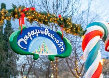 Τα Γιαννιτσά βάζουν τα γιορτινά τους – Φωταγώγηση δέντρου και εγκαίνια 14ης Παραμυθούπολης