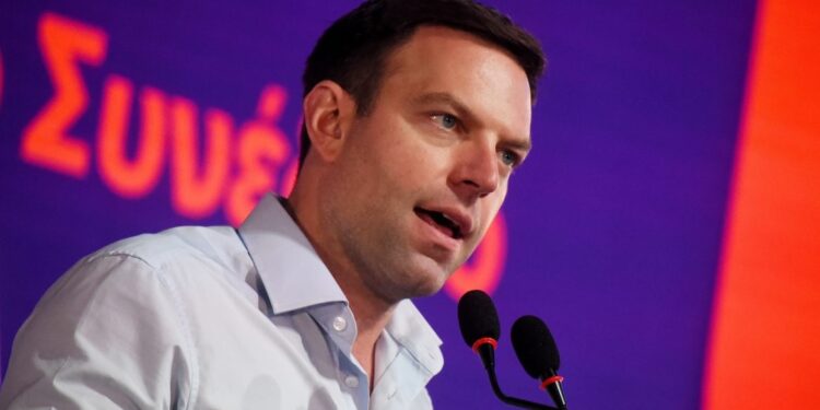 Ο Κασσελάκης συγκαλεί έκτακτο συνέδριο – Ανοιχτό το ενδεχόμενο αναστολής του Κινήματος Δημοκρατίας