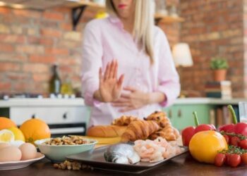 Δυσκοιλιότητα: Ποιες τροφές να προτιμάτε, ποιες να αποφεύγετε