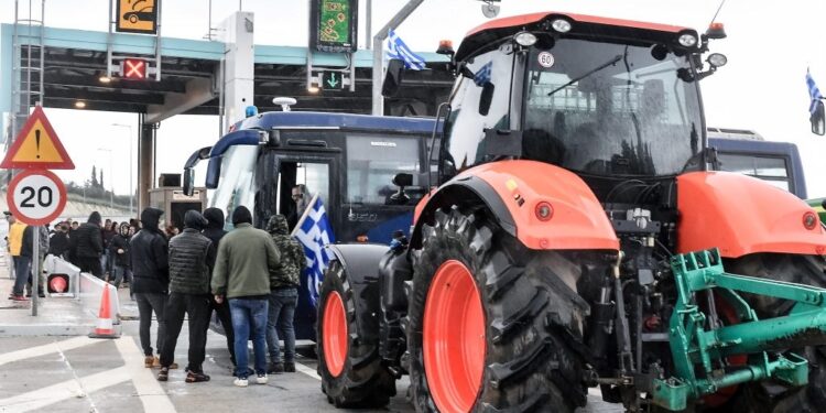 Αγρότες: Κλείνουν επ’ αόριστον τον σταθμό στον Προμαχώνα – Μπλόκο στα Μάλγαρα, στο ρεύμα προς Θεσσαλονίκη