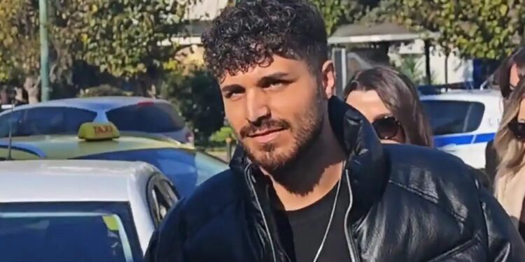 Όλη η μήνυση του 21χρονου τραγουδιστή κατά του Γιώργου Μαζωνάκη – Οι άσεμνες χειρονομίες και οι ανήθικες προτάσεις