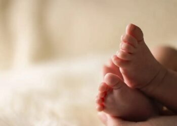 Θρίλερ με μωρό 5 μηνών που ξεψύχησε στο κρεβάτι των γονέων του – «Ξυπνήσαμε και βρήκαμε την μικρή παγωμένη»