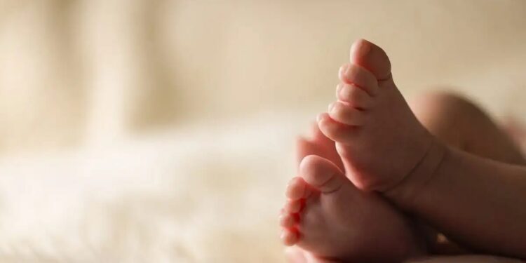 Θρίλερ με μωρό 5 μηνών που ξεψύχησε στο κρεβάτι των γονέων του – «Ξυπνήσαμε και βρήκαμε την μικρή παγωμένη»