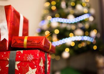 Αντίστροφη μέτρηση για τα Χριστούγεννα: Ανοιχτά σήμερα τα καταστήματα – Το εορταστικό ωράριο