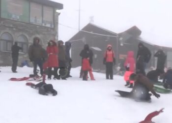 Πυκνό χιόνι στο Καϊμακτσαλάν – Άνοιξε το χιονοδρομικό κέντρο