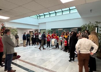 Έψαλλαν τα κάλαντα στον Δήμαρχο Πέλλας Στ. Φουντουκίδη