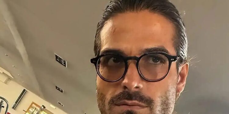 Συνελήφθη ο Άρης Μουγκοπέτρος μετά από μήνυση της συζύγου του για ενδοοικογενειακή απειλή