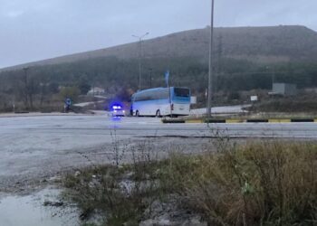 Εκτροπή λεωφορείου με 40 εργαζομένους της ΔΕΗ στην Πτολεμαΐδα – Νεκρός ο οδηγός, υπέστη ανακοπή