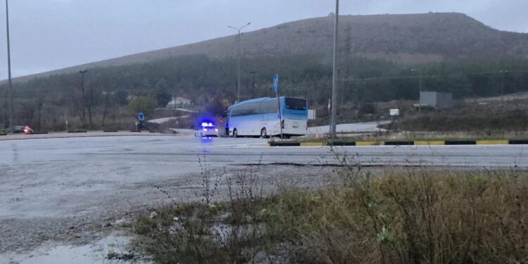 Εκτροπή λεωφορείου με 40 εργαζομένους της ΔΕΗ στην Πτολεμαΐδα – Νεκρός ο οδηγός, υπέστη ανακοπή