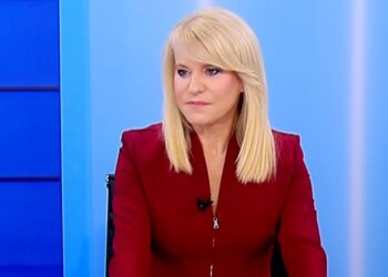 Η Τζάκρη για τον εξώστη στην παρουσίαση Τσίπρα: «Όπως λέμε στο χωριό μου -την Πέλλα- karma is a… beast»