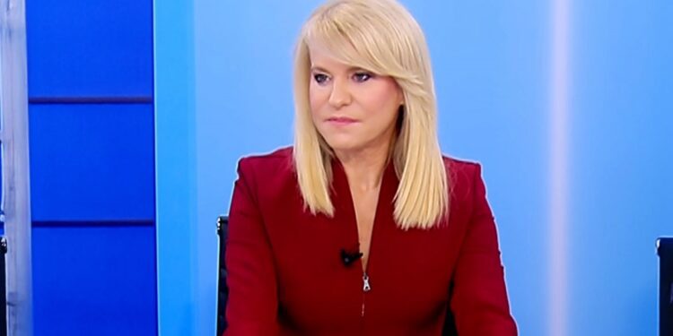 Η Τζάκρη για τον εξώστη στην παρουσίαση Τσίπρα: «Όπως λέμε στο χωριό μου -την Πέλλα- karma is a… beast»