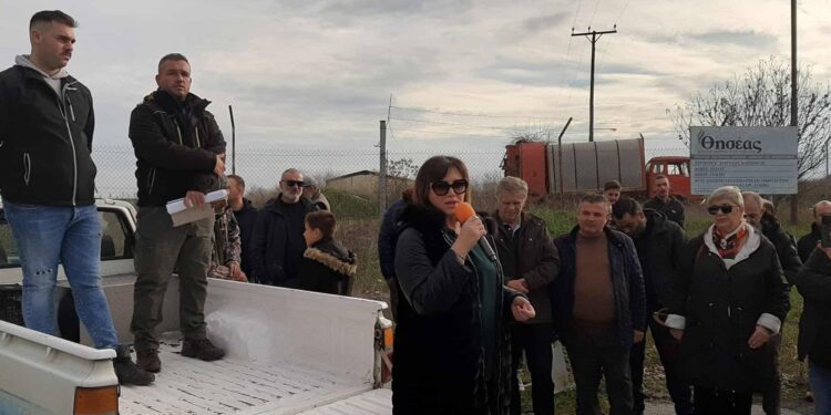 Στο δρόμο οι αγρότες της Σκύδρας με μπλόκο στο Τελωνείο – Στήριξη από τη Δήμαρχο Κ. Ιγνατιάδου