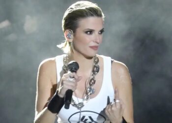 Η Κατερίνα Λιόλιου στηρίζει τους αγρότες – Πήγε στα μπλόκα και τους τραγούδησε