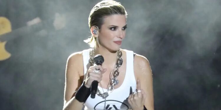 Η Κατερίνα Λιόλιου στηρίζει τους αγρότες – Πήγε στα μπλόκα και τους τραγούδησε