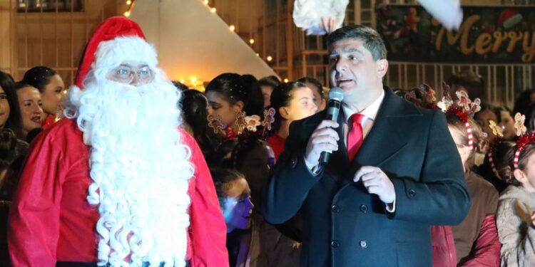 Λαμπερή υποδοχή των Χριστουγέννων με πρωτοφανή συμμετοχή πολιτών στα Γιαννιτσά