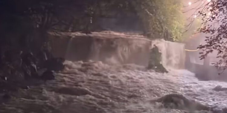 Απόκοσμο σκηνικό στα Λουτρά Πόζαρ – Εντυπωσιακές εικόνες