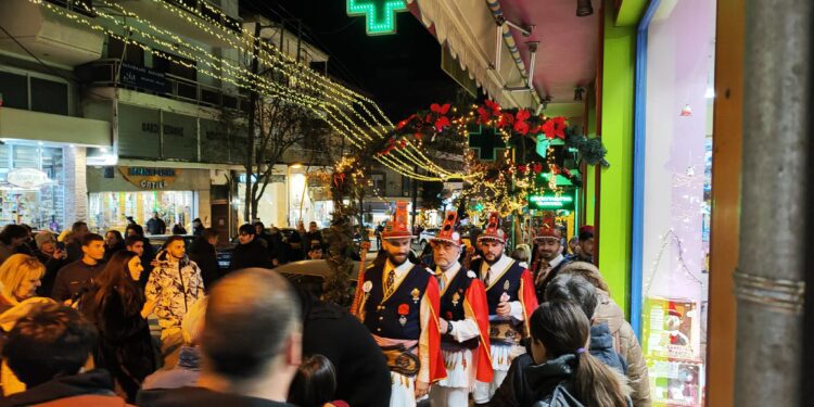 «Αναστάτωσαν» ευχάριστα το κέντρο των Γιαννιτσών οι Μωμόγεροι