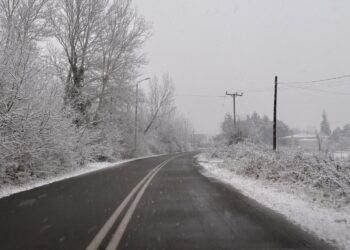 Αλμωπία: Ανοιχτοί όλοι οι δρόμοι μετά τη χιονόπτωση – Εκχιονιστικά μηχανήματα από το πρωί στους δρόμους