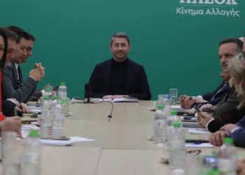 ΠΑΣΟΚ: «Μία ωραία ατμόσφαιρα» στον δρόμο προς το συνέδριο – Όλοι εναντίον όλων και κόντρες από τα «αποδυτήρια»