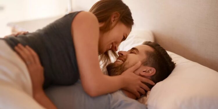 Έρευνα αποκαλύπτει πότε κορυφώνεται η ανδρική λίμπιντο – Και δεν είναι στα 20