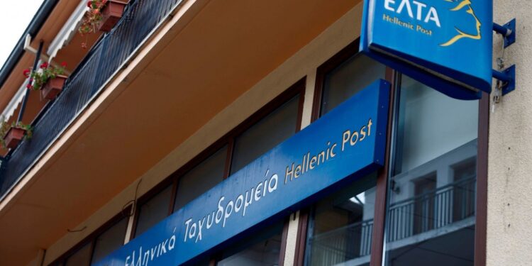 Άνδρας παρέσυρε υπάλληλο ΕΛΤΑ με το αυτοκίνητο επειδή διαφώνησαν για ένα δέμα