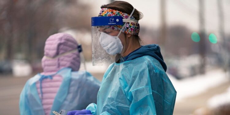 Θανατηφόρος ιός που μεταδίδεται από νυχτερίδες, χωρίς θεραπεία, εξαπλώνεται με «επιδημικό δυναμικό»