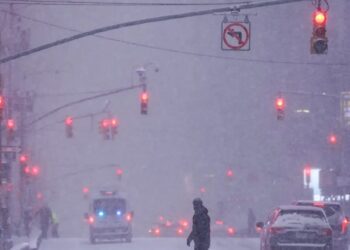 ΗΠΑ: Πάνω από 670.000 νοικοκυριά και καταστήματα χωρίς ηλεκτροδότηση – Σχεδόν 10.000 ακυρώσεις πτήσεων λόγω της ιστορικής χιονοθύελλας