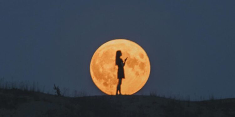 Πανσέληνος Φεβρουαρίου: Αυτά τα τρία ζώδια θα πάρουν μία σημαντική απόφαση την 1η Φεβρουαρίου