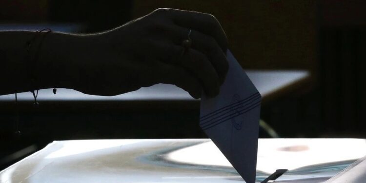 Δημοσκόπηση MRB: Προβάδισμα για ΝΔ – Δεύτερη η Κωνσταντοπούλου στην καταλληλότητα για πρωθυπουργός