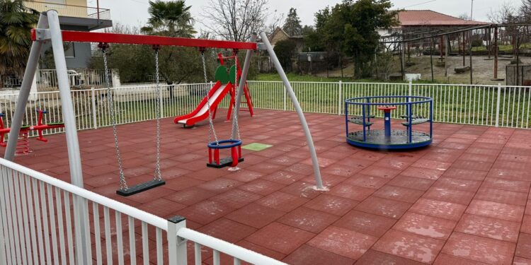 Νέα παιδική χαρά στη Λεπτοκαρυά από τον Δήμο Πέλλας