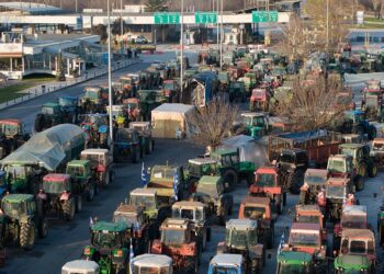 Κλιμακώνουν τις κινητοποιήσεις οι αγρότες – Αποφάσισαν 48ωρο αποκλεισμό δρόμων, αεροδρομίων, λιμανιών και τελωνείων