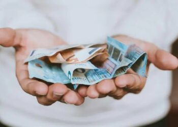 Ελάχιστο Εγγυημένο Εισόδημα: Πότε πληρώνεται και ποιους αφορά